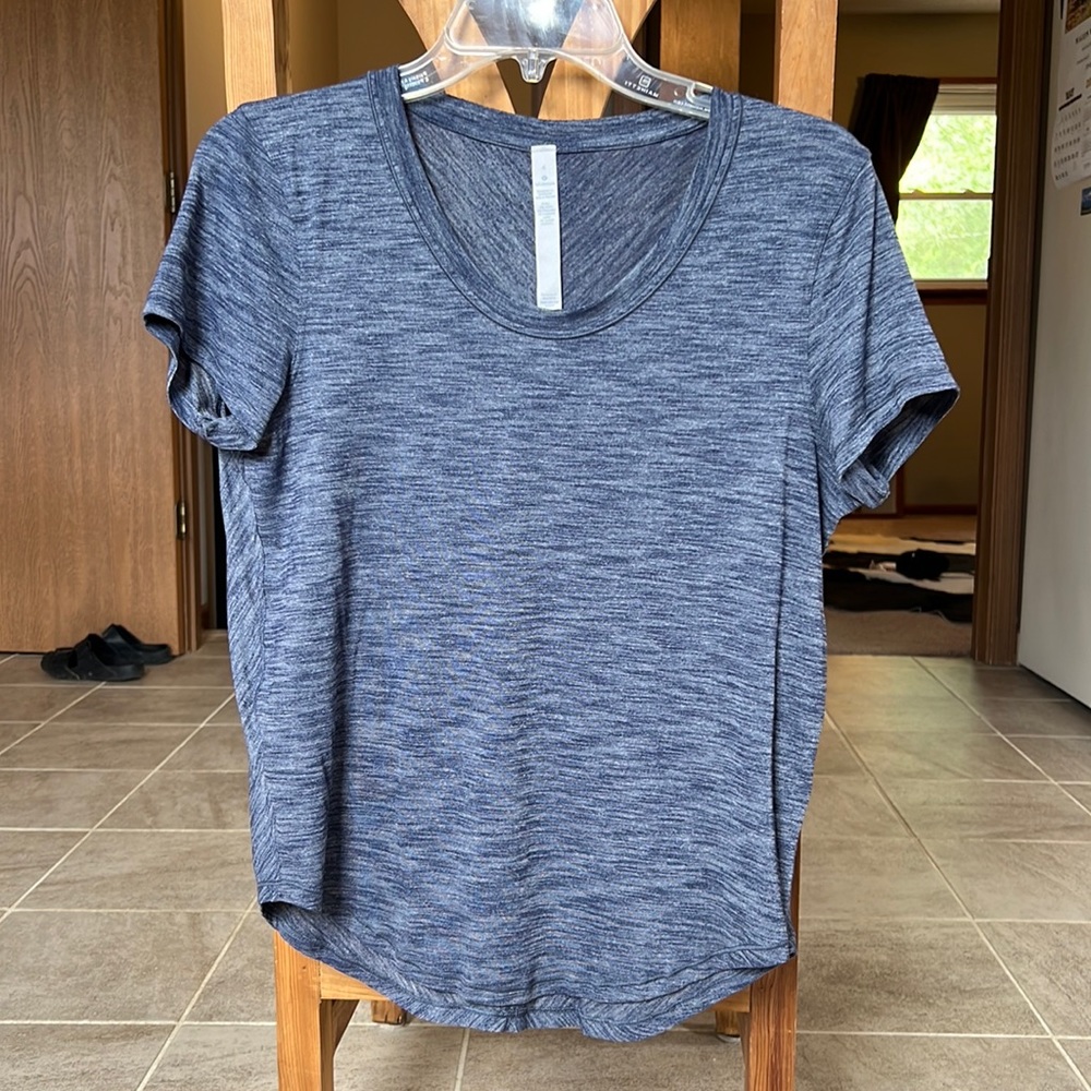 Lululemon short sleeve shirt